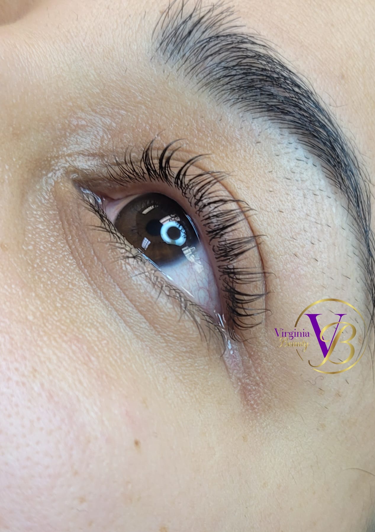 Lifting de pestañas con diseño de cejas